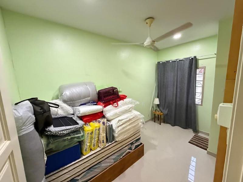 2.5-storey Terraced House for Sale in Bandar Country Homes (Rawang) - SK Luk - Bedroom - PropertyGuru.com.my