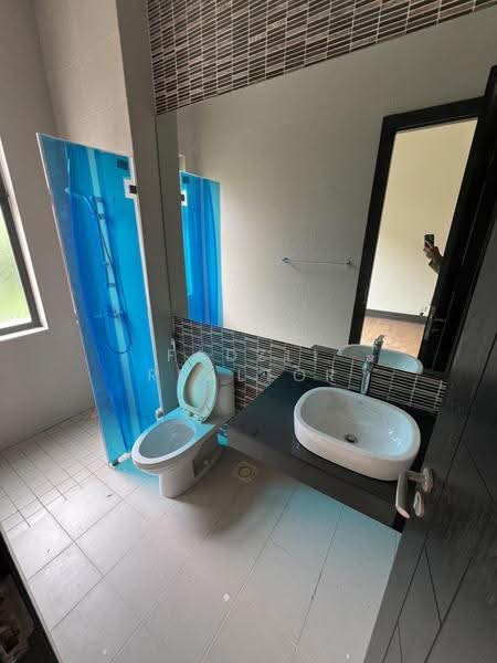 Rumah Berkembar untuk Dijual di Desa Sri Hartamas (Sri Hartamas) - Fadzli Realtor - Bathroom - PropertyGuru.com.my