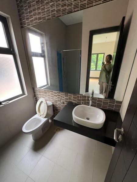 Rumah Berkembar untuk Dijual di Desa Sri Hartamas (Sri Hartamas) - Fadzli Realtor - Bathroom - PropertyGuru.com.my