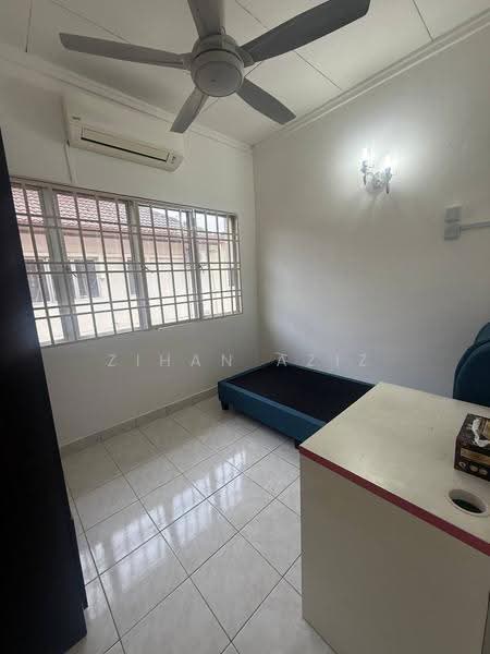 2-storey Terraced House for Rent in Taman Bukit Subang (Shah Alam) - Zihan Aziz - Bedroom - PropertyGuru.com.my