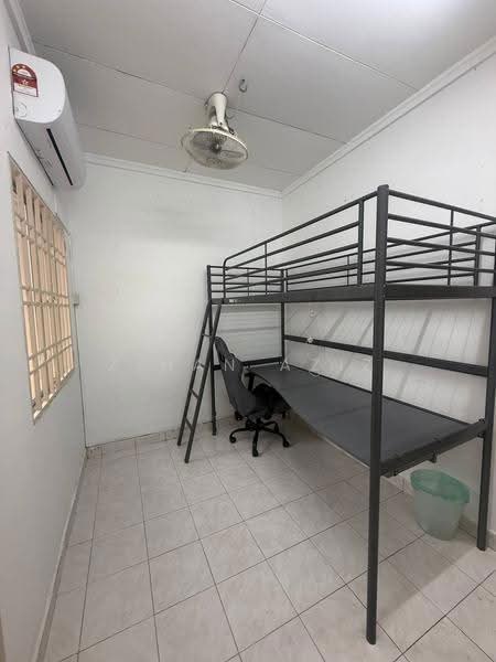 2-storey Terraced House for Rent in Taman Bukit Subang (Shah Alam) - Zihan Aziz - Bedroom - PropertyGuru.com.my