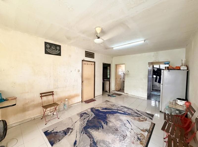 Flat for Sale at Seksyen 16 Bandar Baru Bangi - Mohd Aizat Saiful Bahri - Living Room - PropertyGuru.com.my