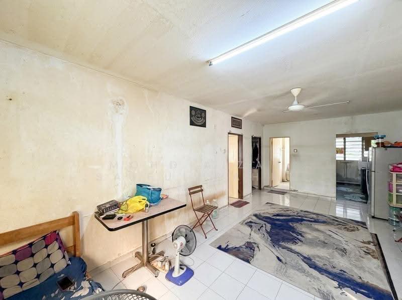 Flat for Sale at Seksyen 16 Bandar Baru Bangi - Mohd Aizat Saiful Bahri - Living Room - PropertyGuru.com.my