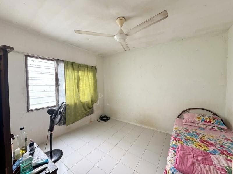 Flat for Sale at Seksyen 16 Bandar Baru Bangi - Mohd Aizat Saiful Bahri - Bedroom - PropertyGuru.com.my