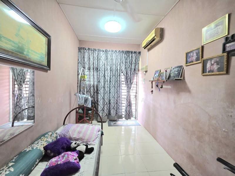 1-storey Terraced House for Sale in Kampung Lombong (Shah Alam) - Wan Azlan Ahmad - Bedroom - PropertyGuru.com.my