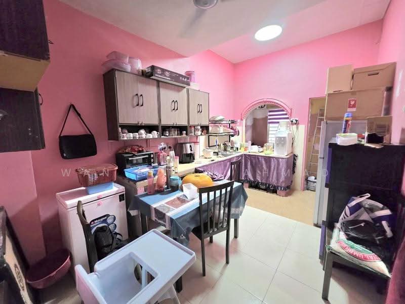 1-storey Terraced House for Sale in Kampung Lombong (Shah Alam) - Wan Azlan Ahmad - Kitchen - PropertyGuru.com.my