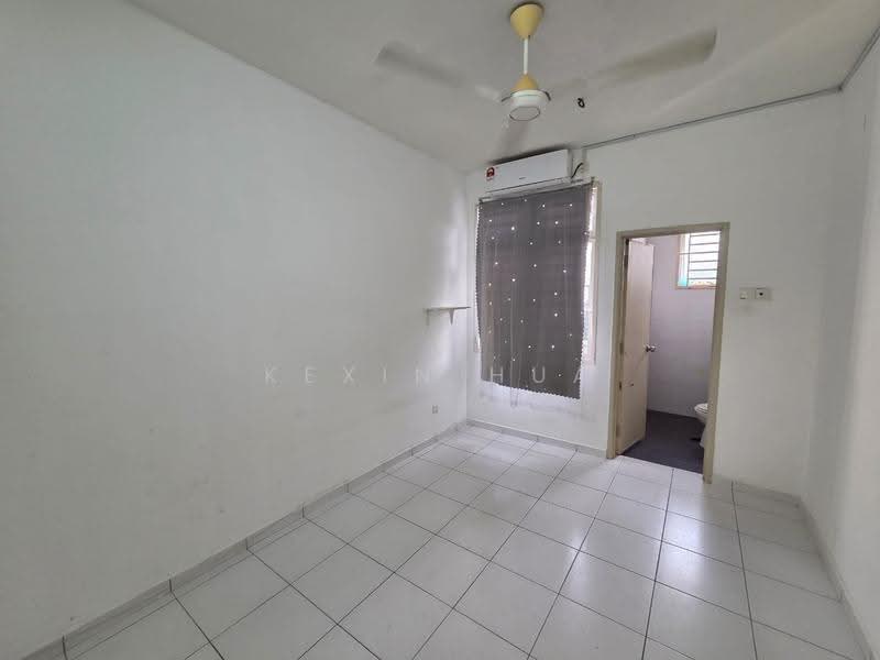 Rumah Teres untuk Dijual di Taman Desa Tebrau (Tebrau) - Kexin Hua - Bathroom - PropertyGuru.com.my