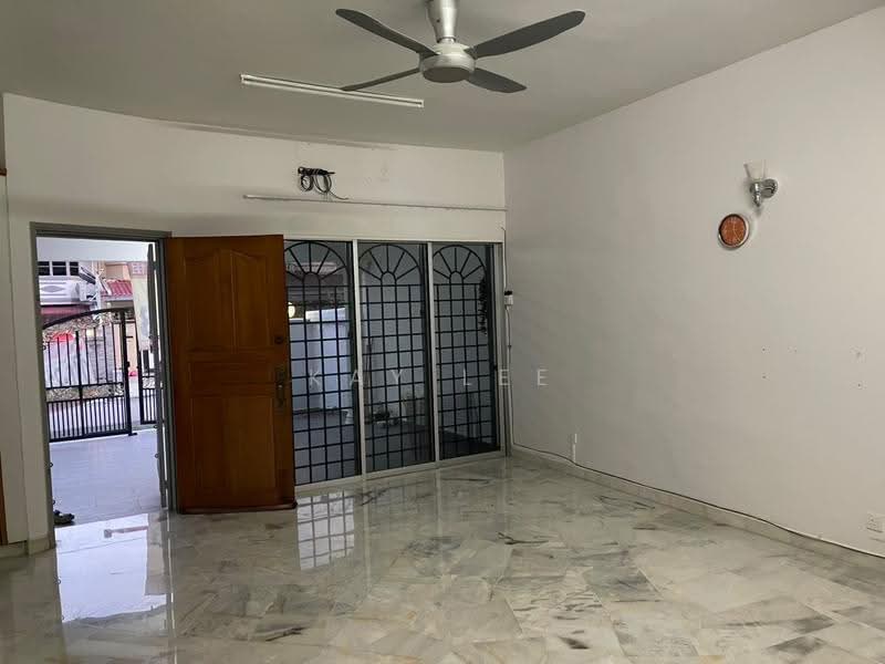 2-storey Terraced House for Sale in Alam Damai (Cheras) - Kay Lee - Living Room - PropertyGuru.com.my