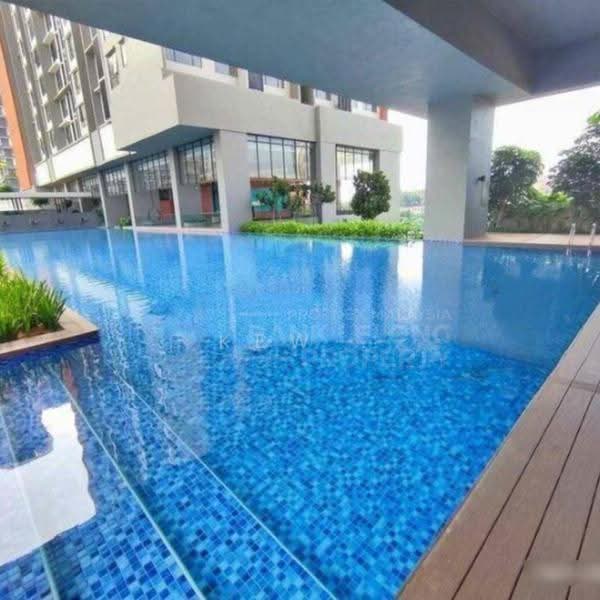 Kediaman Servis untuk Dijual di Emerald 9 - Kew . - Pool - PropertyGuru.com.my