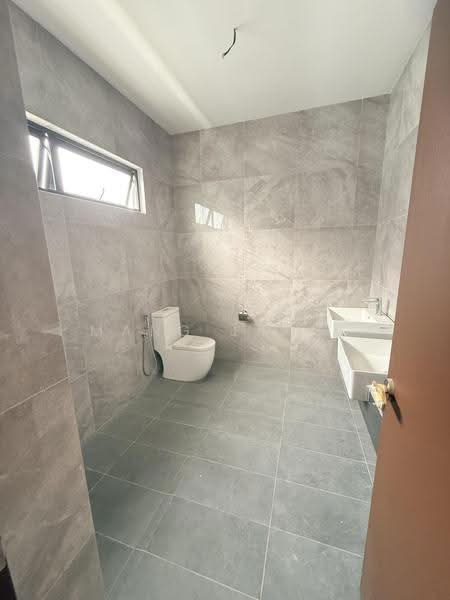 Rumah Kluster untuk Dijual di Austin Crest (Johor Bahru) - Mang Janet - Bathroom - PropertyGuru.com.my