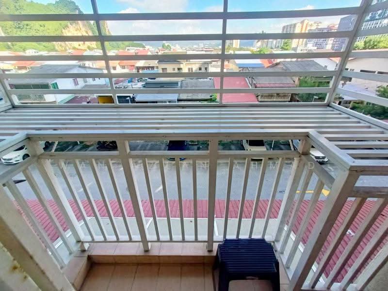 Kondominium untuk Dijual di Pangsapuri Saujana Gombak - Wan Azlan Ahmad - Balcony - PropertyGuru.com.my