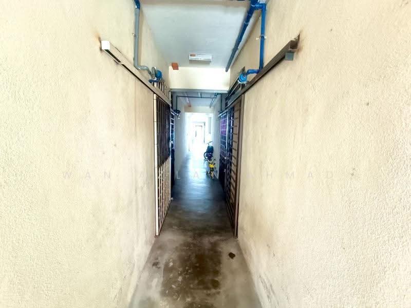 Kondominium untuk Dijual di Pangsapuri Saujana Gombak - Wan Azlan Ahmad - Corridor - PropertyGuru.com.my