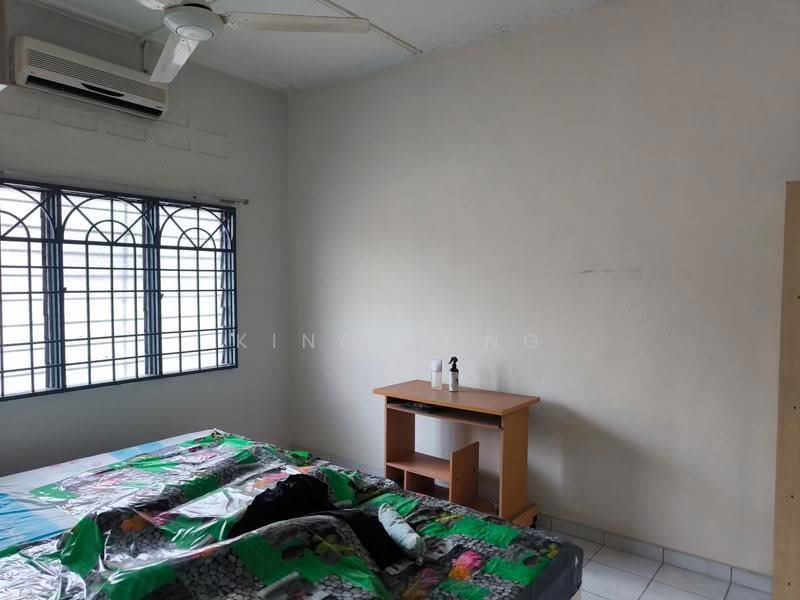 Rumah Teres 1-Tingkat untuk Dijual di Taman Seri Duyong (Duyong) - King Song - Bedroom - PropertyGuru.com.my