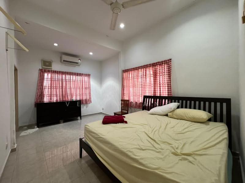 1-storey Terraced House for Rent in Taman Pelangi (Johor Bahru) - Vera Chang - Bedroom - PropertyGuru.com.my