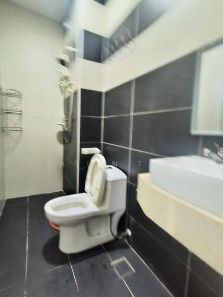 Service Residence for Rent at D'Secret Garden (Pangsapuri Kempas Indah) - Jaslyn Tan - Bathroom - PropertyGuru.com.my