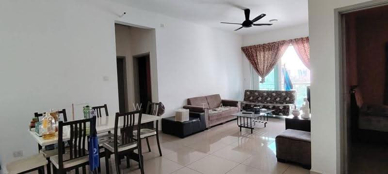 Kediaman Servis untuk Dijual di Seasons Amara Larkin - Win Tan - Living Room - PropertyGuru.com.my
