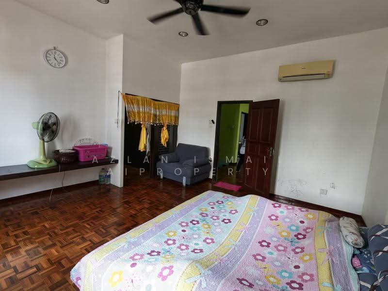 Rumah Teres 2-Tingkat untuk Dijual di Bandar Seri Alam (Masai) - Azlan Ismail aiproperty - Bedroom - PropertyGuru.com.my
