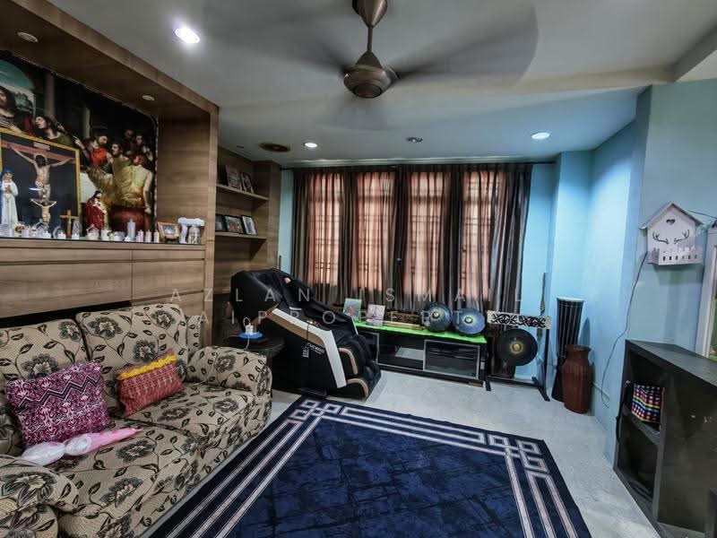 Rumah Teres 2-Tingkat untuk Dijual di Bandar Seri Alam (Masai) - Azlan Ismail aiproperty - Living Room - PropertyGuru.com.my