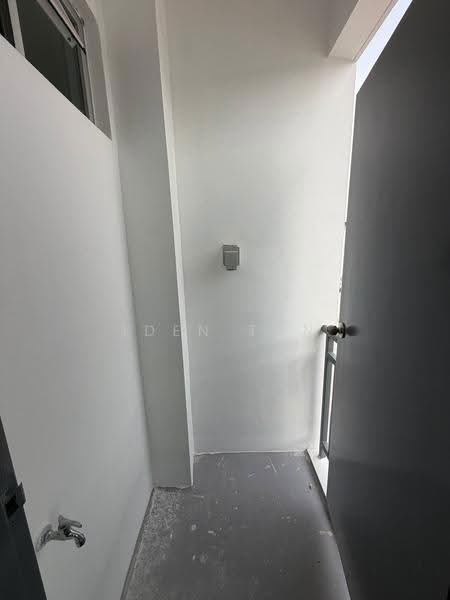 Rumah Teres 2-Tingkat untuk Dijual di Bandar Dato Onn (Tebrau) - Iden Tan - Balcony - PropertyGuru.com.my