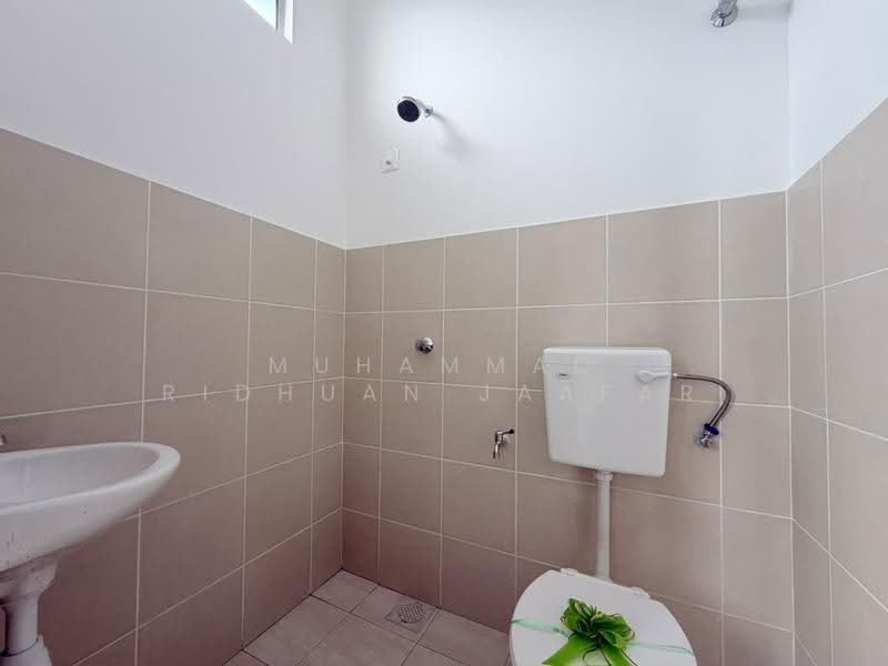Rumah Bandar untuk Dijual di Ayer Molek (Melaka) - Muhammad Ridhuan Jaafar - Bathroom - PropertyGuru.com.my