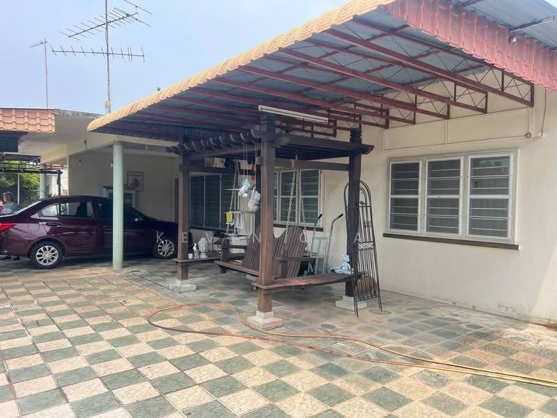 Rumah Berkembar untuk Dijual di Teluk Intan (Perak) - Kevin Chai - Car Porch - PropertyGuru.com.my