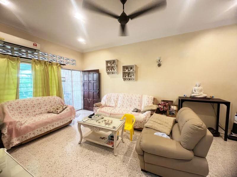 Rumah Berkembar untuk Dijual di Teluk Intan (Perak) - Kevin Chai - Living Room - PropertyGuru.com.my