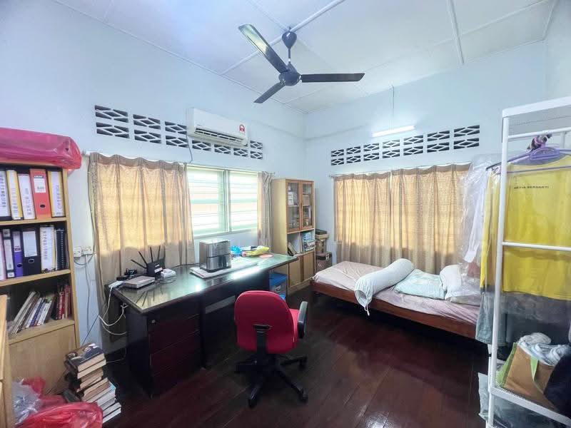 Rumah Berkembar untuk Dijual di Teluk Intan (Perak) - Kevin Chai - Bedroom - PropertyGuru.com.my