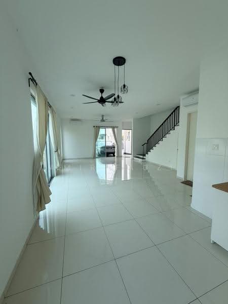 Rumah Teres 2-Tingkat untuk Disewa di Eco Forest (Semenyih) - Amir Fauzi - Living Room - PropertyGuru.com.my