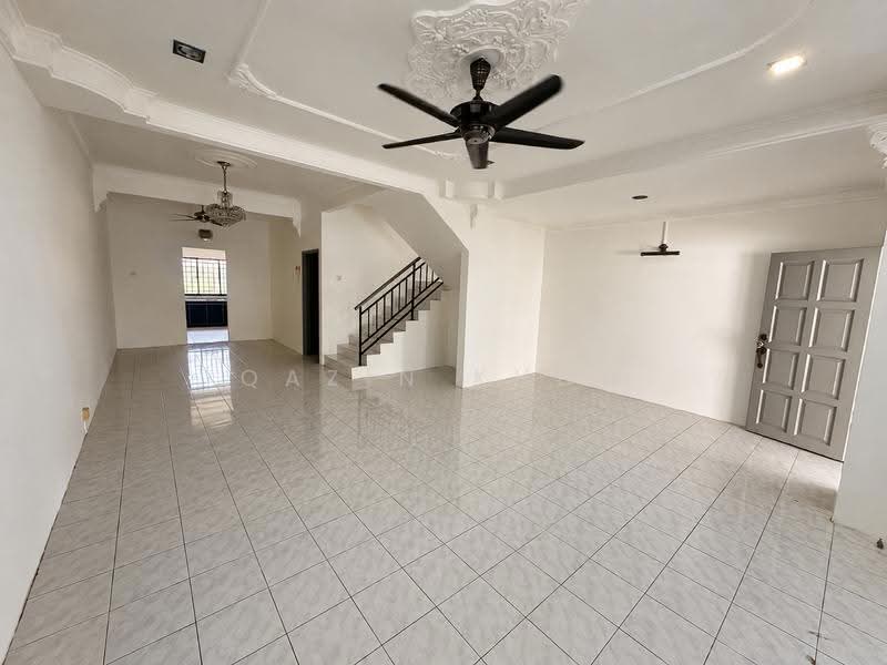 2-storey Terraced House for Sale in Taman Ampang (Ipoh) - Qazin Khoo - Living Room - PropertyGuru.com.my