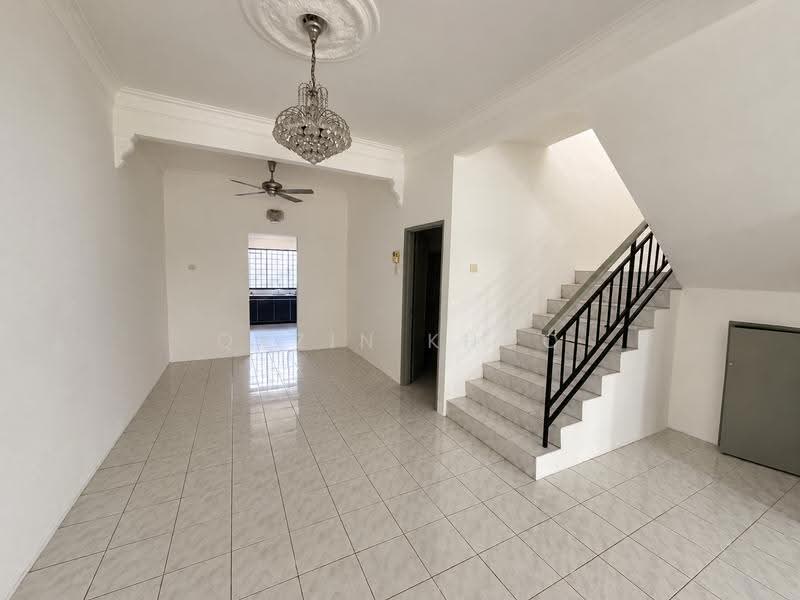 2-storey Terraced House for Sale in Taman Ampang (Ipoh) - Qazin Khoo - Living Room - PropertyGuru.com.my
