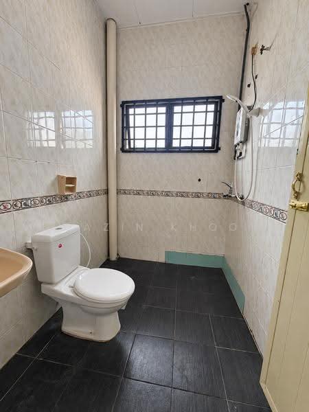 2-storey Terraced House for Sale in Taman Ampang (Ipoh) - Qazin Khoo - Bathroom - PropertyGuru.com.my