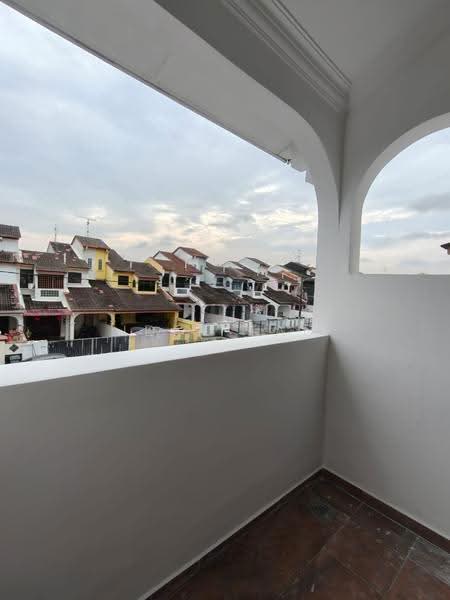Rumah Teres 2-Tingkat untuk Dijual di Taman Desa Cemerlang (Ulu Tiram) - Iden Tan - Exterior - PropertyGuru.com.my