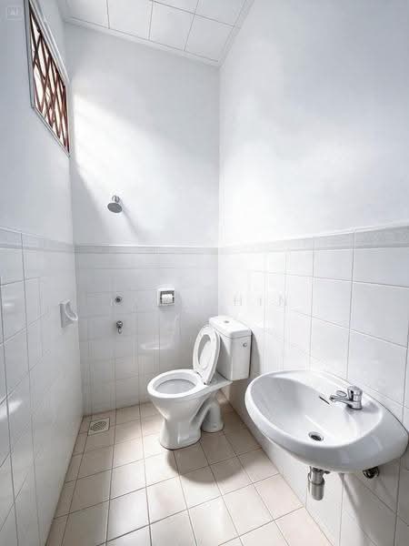 1-storey Terraced House for Sale in Taman Senai Utama (Kulai) - Kuu Chin - Bathroom - PropertyGuru.com.my