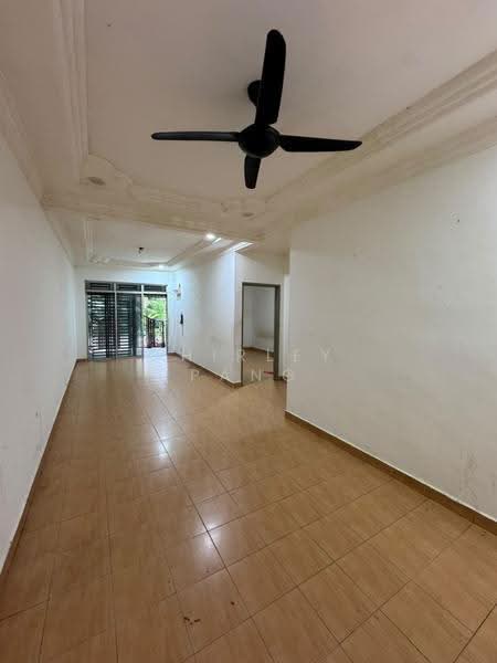 1-storey Terraced House for Sale in Taman Bukit Tiram (Ulu Tiram) - Shirley Pang - Living Room - PropertyGuru.com.my