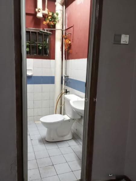 Apartment for Sale at Sri Kenari Apartment - Cora Loh - Bathroom - PropertyGuru.com.my