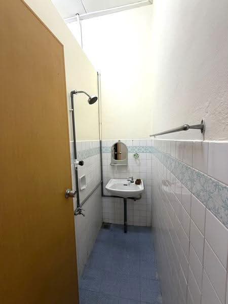 1-storey Terraced House for Rent in Taman Pelangi (Johor Bahru) - CS Tan - Bathroom - PropertyGuru.com.my
