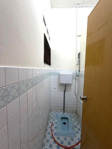 1-storey Terraced House for Rent in Taman Pelangi (Johor Bahru) - CS Tan - Bathroom - PropertyGuru.com.my