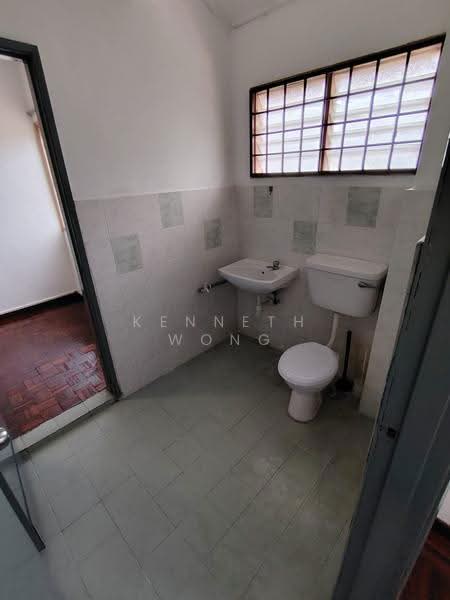 Rumah Teres untuk Disewa di Kajang (Selangor) - Kenneth Wong - Bathroom - PropertyGuru.com.my