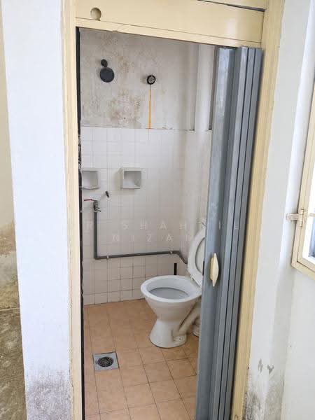 Pangsapuri untuk Dijual di Mutiara Court - Dr Shahril Nizam - Bathroom - PropertyGuru.com.my