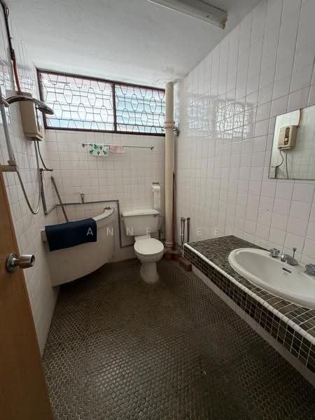 Semi-Detached House for Sale in Gelugor (Penang) - Anne Lee - Bathroom - PropertyGuru.com.my