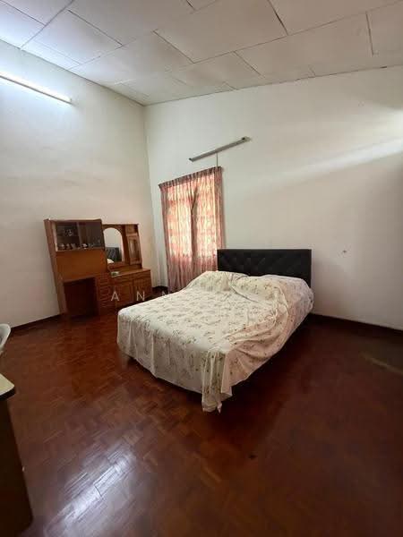 Semi-Detached House for Sale in Gelugor (Penang) - Anne Lee - Bedroom - PropertyGuru.com.my