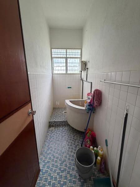Semi-Detached House for Sale in Gelugor (Penang) - Anne Lee - Bathroom - PropertyGuru.com.my