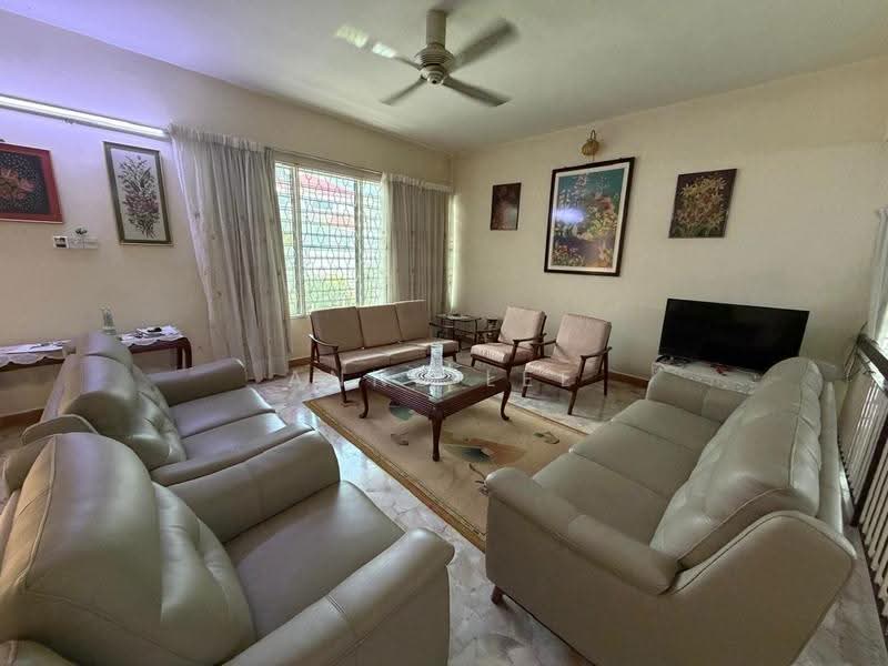 Semi-Detached House for Sale in Gelugor (Penang) - Anne Lee - Living Room - PropertyGuru.com.my
