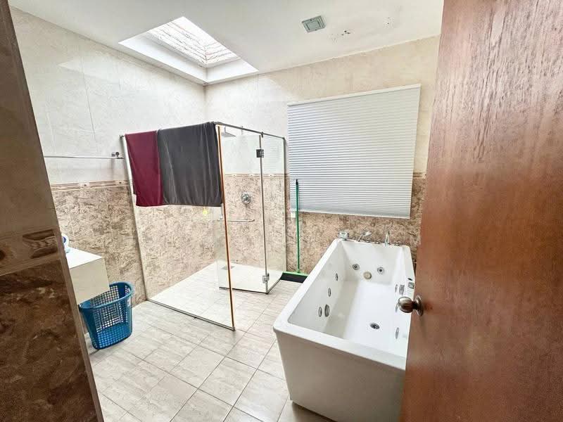 Semi-Detached House for Sale in Seksyen 9 (Shah Alam) - Mohd Adryzam - Bathroom - PropertyGuru.com.my