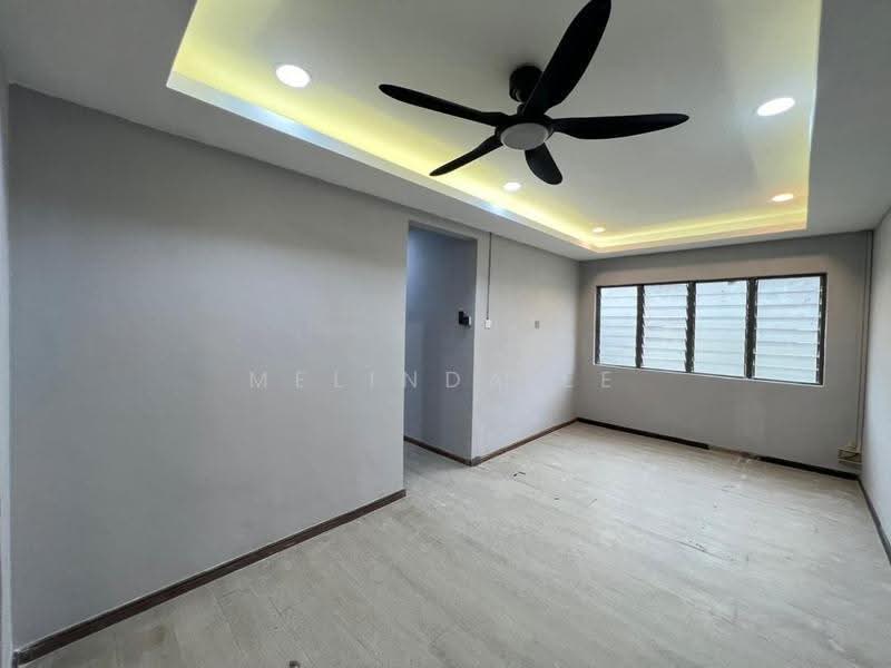 Rumah Flat untuk Dijual di Taman Flora Heights - Melinda Ee - Living Room - PropertyGuru.com.my