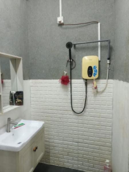 Rumah Teres 2-Tingkat untuk Dijual di Taman Muhibbah (Kulai) - Jack Wong - Bathroom - PropertyGuru.com.my