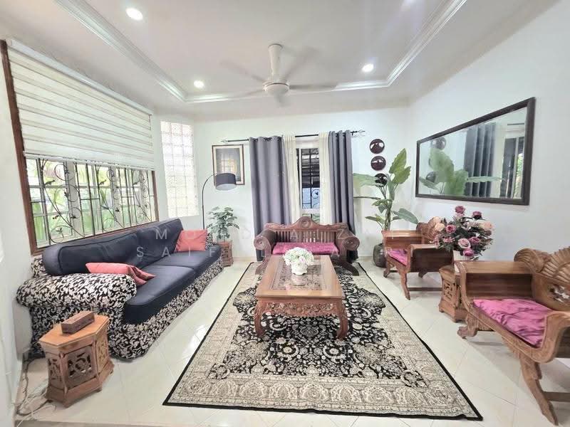 Rumah Banglo untuk Dijual di Shah Alam (Selangor) - Mohd Aizat Saiful Bahri - Living Room - PropertyGuru.com.my