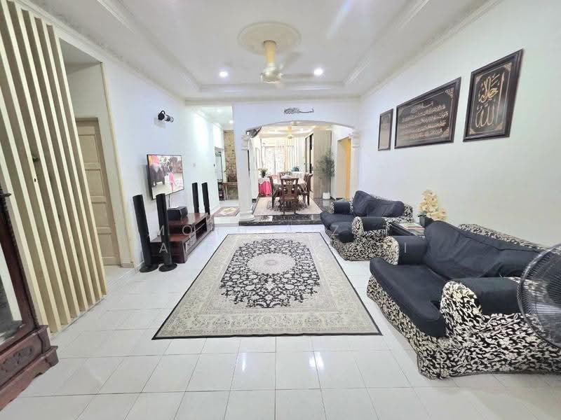 Rumah Banglo untuk Dijual di Shah Alam (Selangor) - Mohd Aizat Saiful Bahri - Living Room - PropertyGuru.com.my