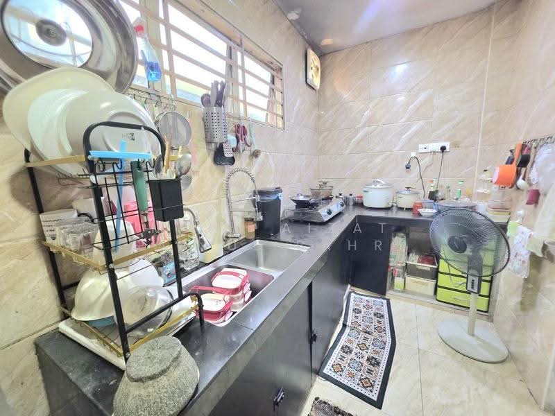 Rumah Banglo untuk Dijual di Shah Alam (Selangor) - Mohd Aizat Saiful Bahri - Kitchen - PropertyGuru.com.my
