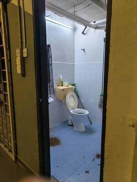 Shop for Sale in Cheras (Selangor) - YY Wong - Bathroom - PropertyGuru.com.my